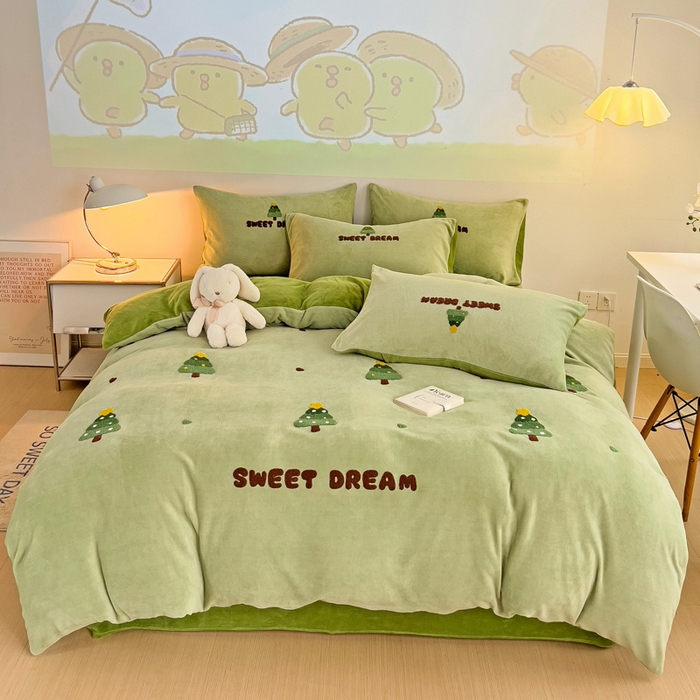 91家纺网 家纺一手货源 找家纺 寐居家纺 2025新款纯色毛巾绣牛奶绒四件套 圣诞树-绿