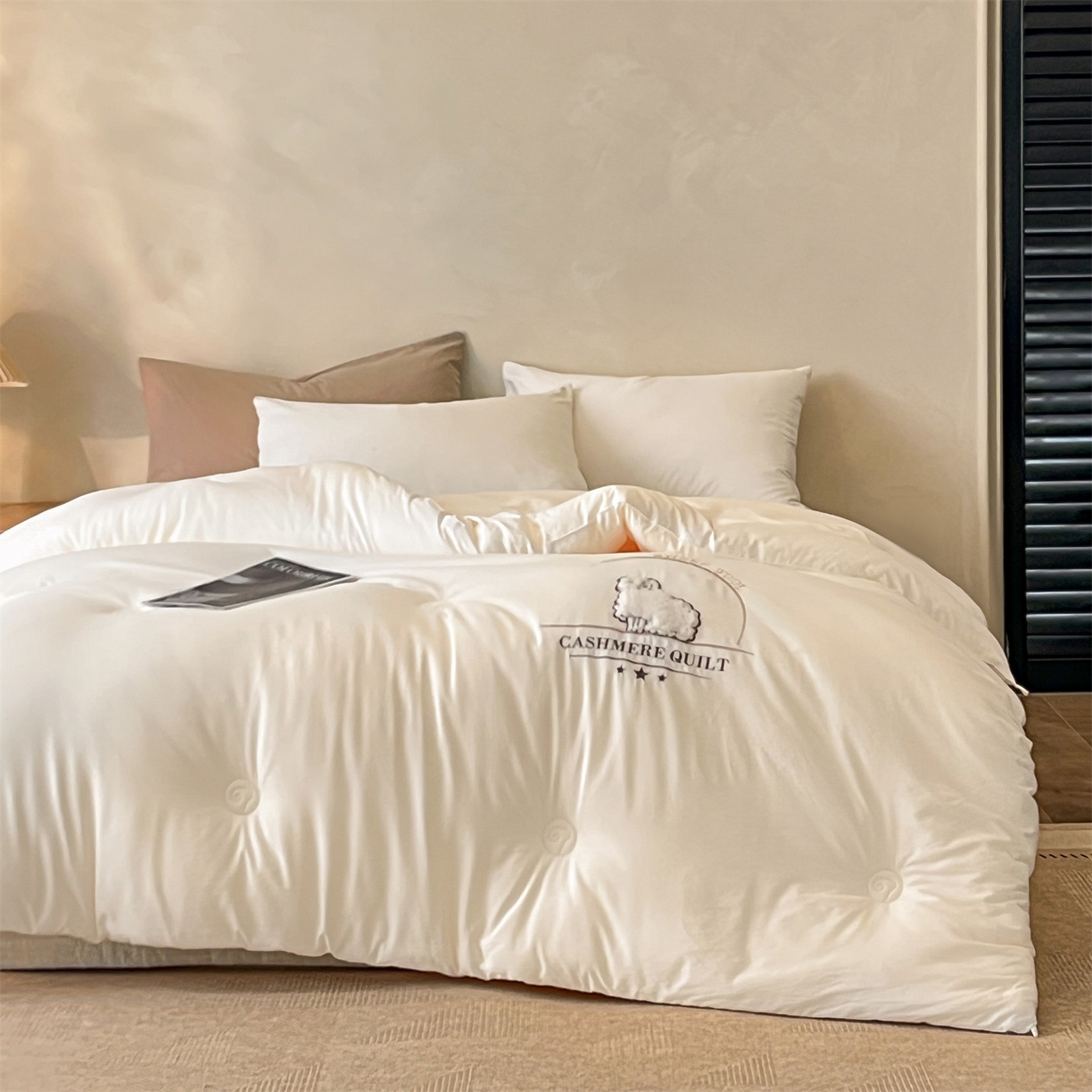 91家纺网 家纺一手货源 找家纺 （总）宝士康家纺 2025新款冬日暖阳绣花羊毛秋冬被/冬被/跨境外贸被子被芯