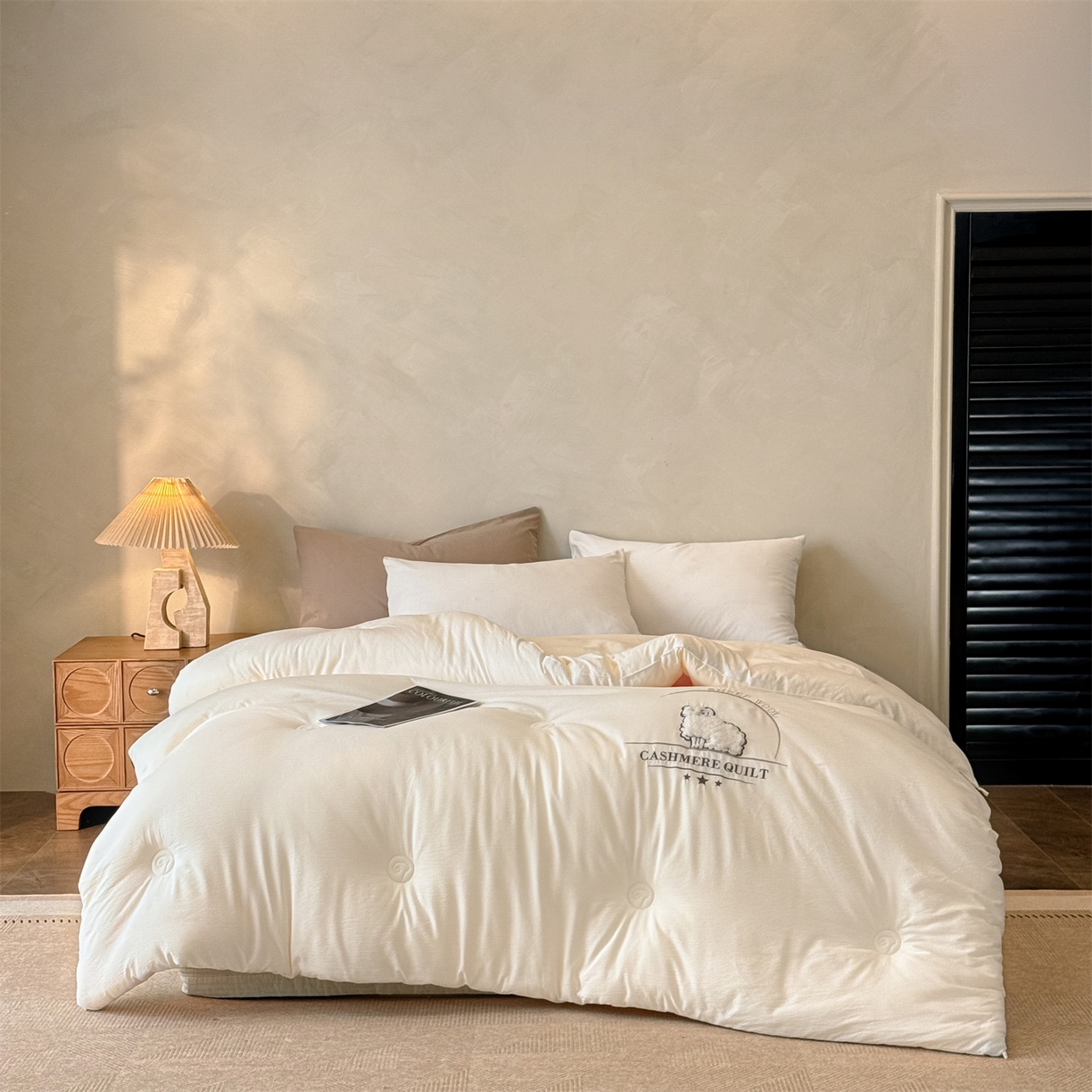 91家纺网 家纺一手货源 找家纺 （总）宝士康家纺 2025新款冬日暖阳绣花羊毛秋冬被/冬被/跨境外贸被子被芯