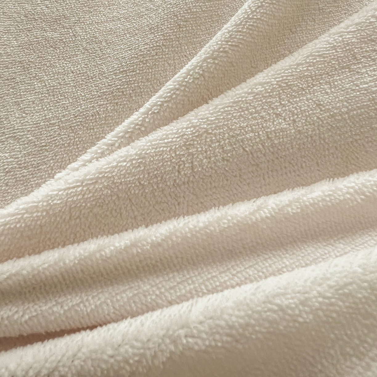 91家纺网 家纺一手货源 找家纺 新印象 2025新款全消光牛奶绒绣花活性印染四件套花织梦 花织梦-豆沙粉