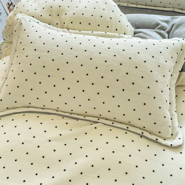 91家纺网 家纺一手货源 找家纺 弗苓家纺 2025新款加厚保暖双面牛奶绒四件套 小点点