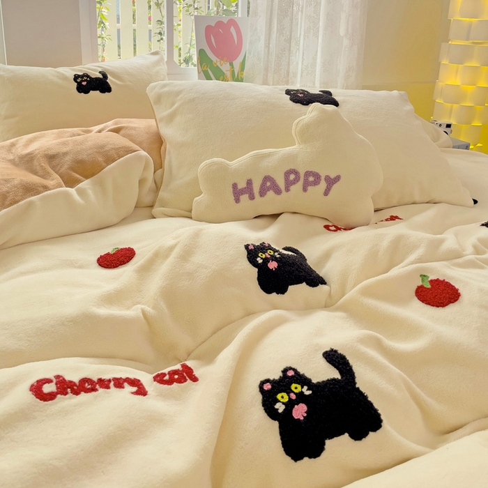 91家纺网 家纺一手货源 找家纺 寐居家纺 2025新款纯色毛巾绣牛奶绒四件套 甜酷猫-米咖