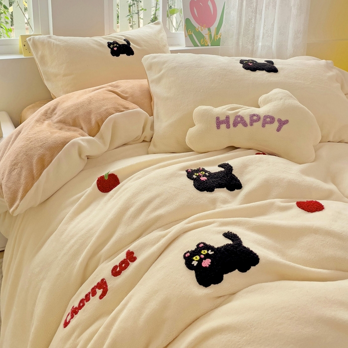91家纺网 家纺一手货源 找家纺 寐居家纺 2025新款纯色毛巾绣牛奶绒四件套 甜酷猫-米咖