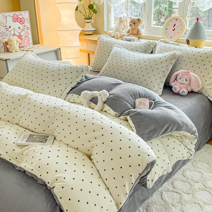 91家纺网 家纺一手货源 找家纺 弗苓家纺 2025新款加厚保暖双面牛奶绒四件套 小点点