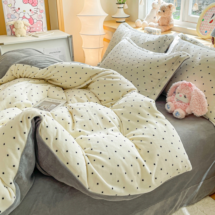 91家纺网 家纺一手货源 找家纺 弗苓家纺 2025新款加厚保暖双面牛奶绒四件套 小点点