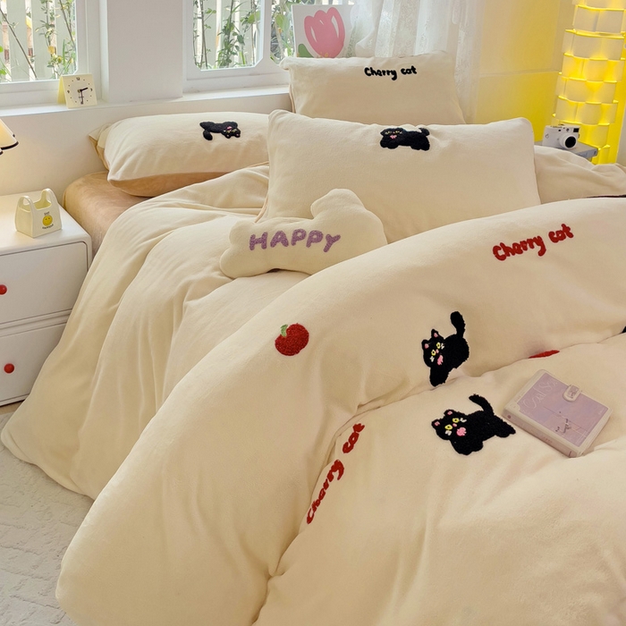 91家纺网 家纺一手货源 找家纺 寐居家纺 2025新款纯色毛巾绣牛奶绒四件套 甜酷猫-米咖