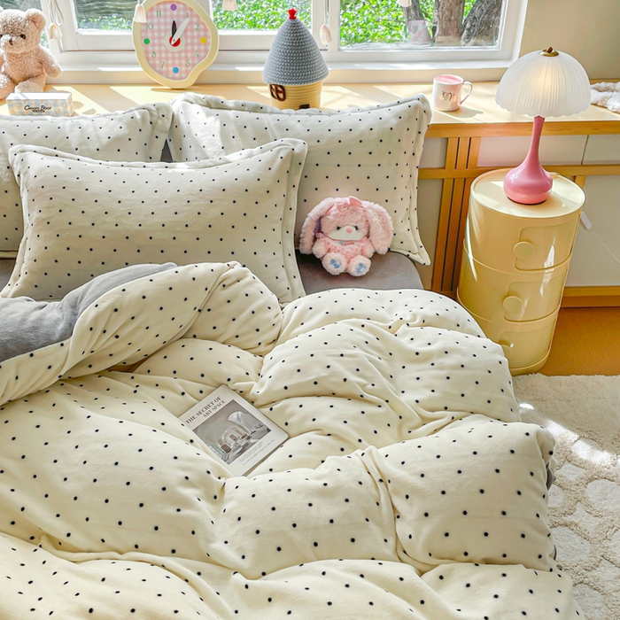 91家纺网 家纺一手货源 找家纺 弗苓家纺 2025新款加厚保暖双面牛奶绒四件套 小点点