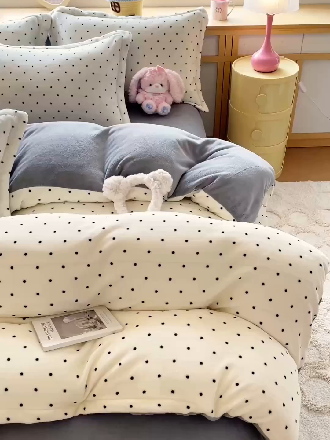 91家纺网 家纺一手货源 找家纺 弗苓家纺 2025新款加厚保暖双面牛奶绒四件套 小点点