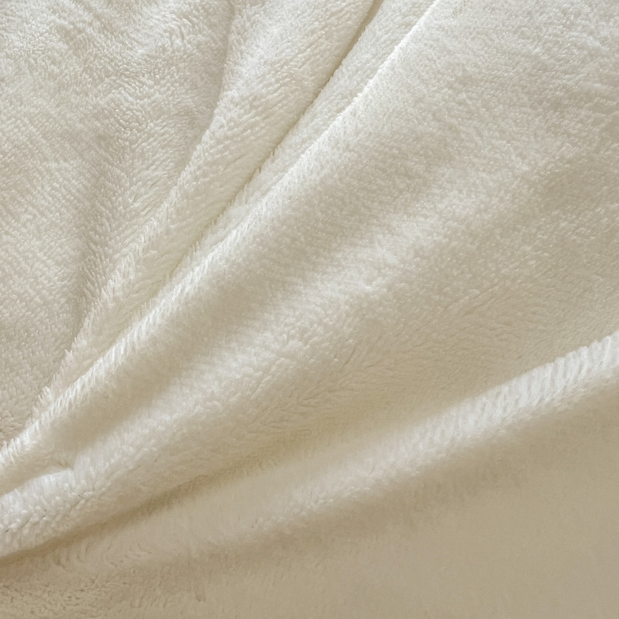 91家纺网 家纺一手货源 找家纺 新印象 2025新款全消光牛奶绒绣花活性印染四件套花织梦 花织梦-清新蓝