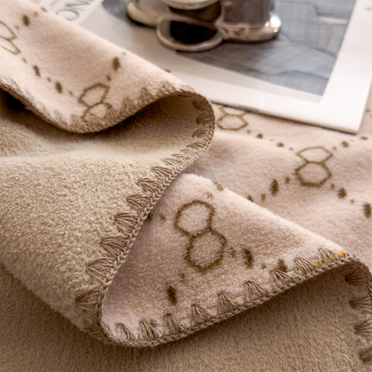 91家纺网 家纺一手货源 找家纺 慕木家纺 2025新款高克重印花仿羊绒双层毛毯毛毯毯子（可供跨境提供买家秀） 雅韵萌兔-咖