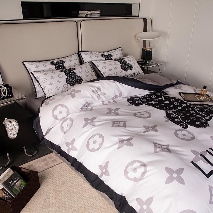 91家纺网 家纺一手货源 找家纺 色鬼布艺高端家居主号 2025新款直播热款网红款四季棉四件套 熊仔白