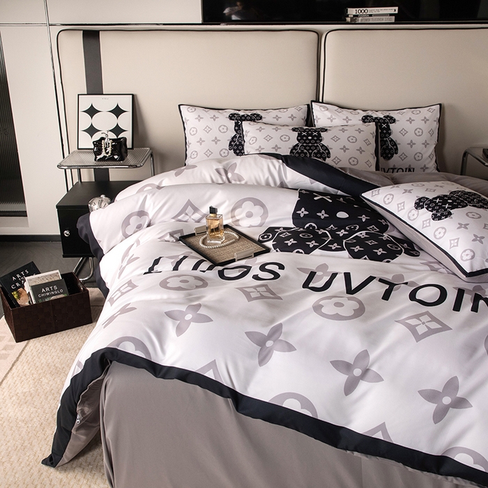 91家纺网 家纺一手货源 找家纺 色鬼布艺高端家居主号 2025新款直播热款网红款四季棉四件套 熊仔白