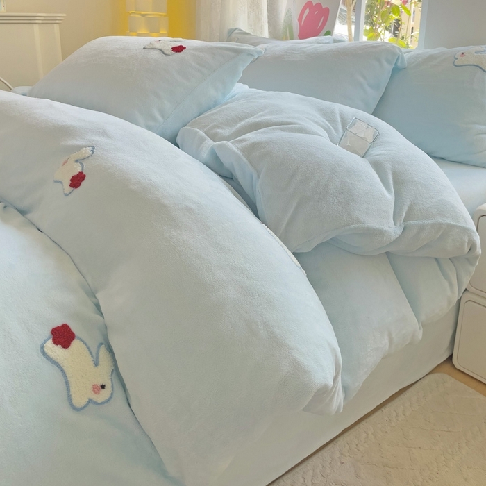 寐居家纺 2025新款纯色毛巾绣牛奶绒四件套 云朵兔-蓝