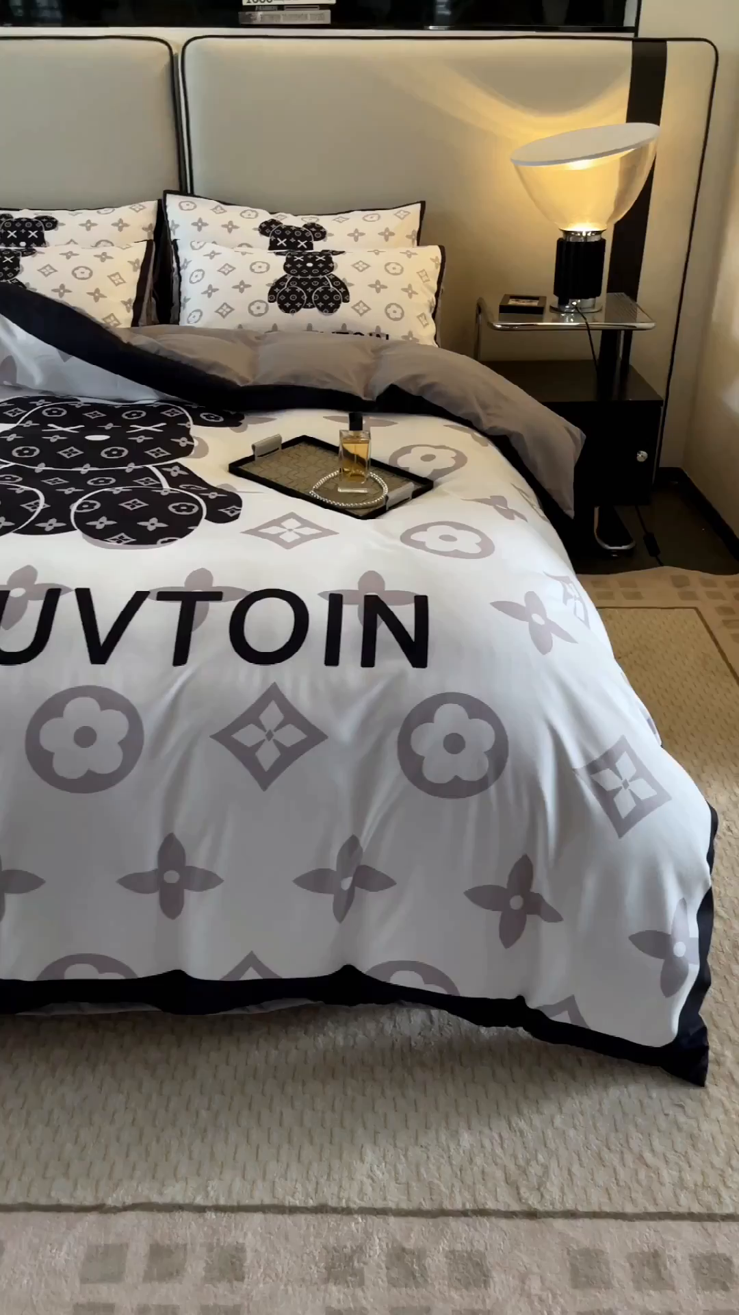 91家纺网 家纺一手货源 找家纺 色鬼布艺高端家居主号 2025新款直播热款网红款四季棉四件套 熊仔白