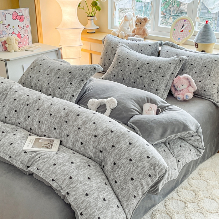 91家纺网 家纺一手货源 找家纺 弗苓家纺 2025新款加厚保暖双面牛奶绒四件套 心动-灰