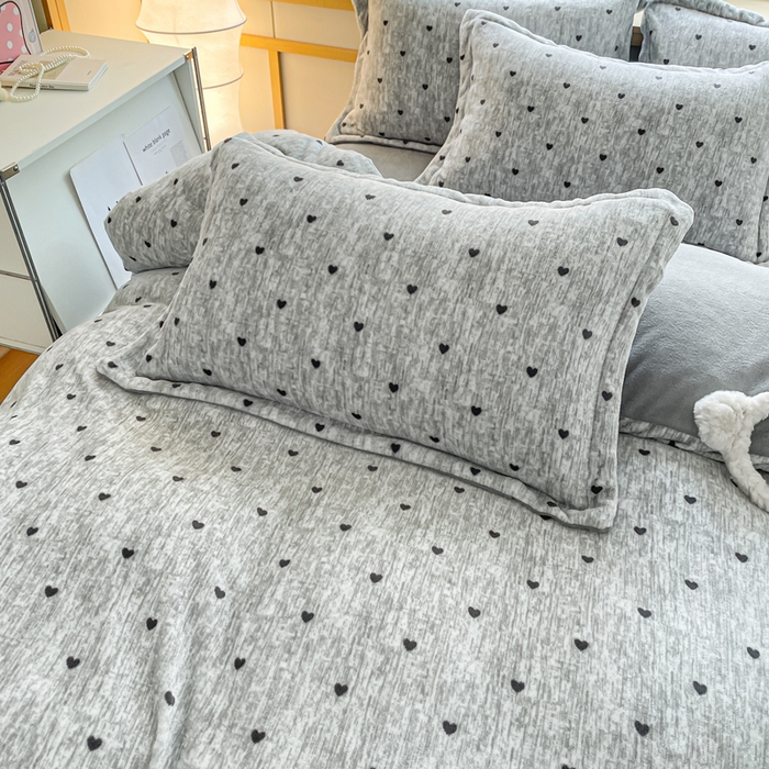 91家纺网 家纺一手货源 找家纺 弗苓家纺 2025新款加厚保暖双面牛奶绒四件套 心动-灰