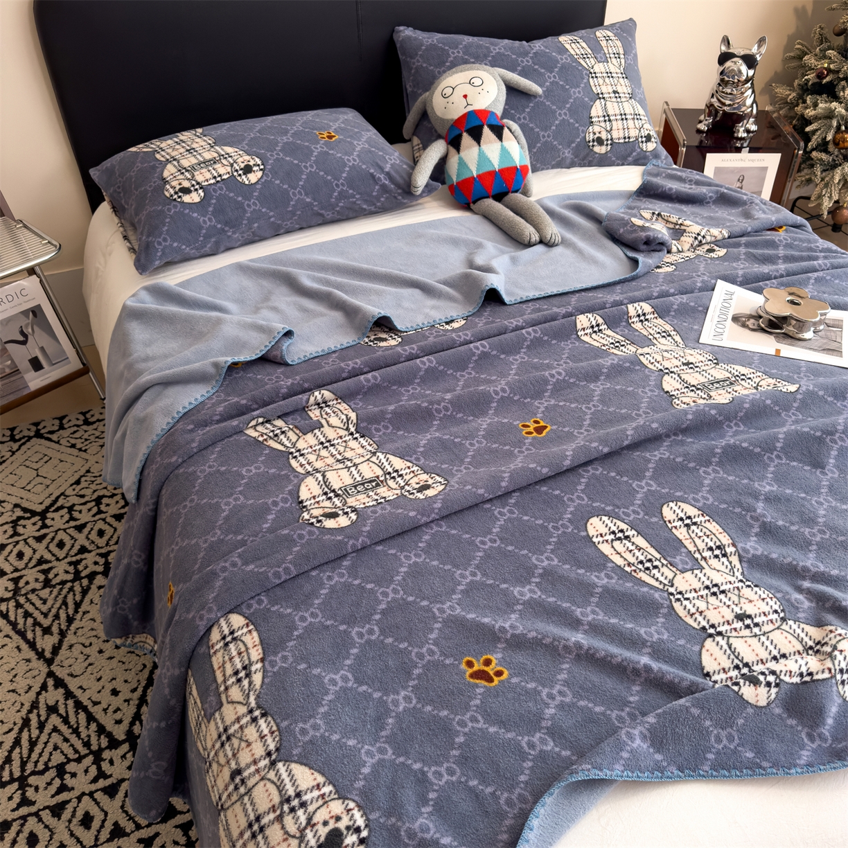 91家纺网 家纺一手货源 找家纺 慕木家纺 2025新款高克重印花仿羊绒双层毛毯毛毯毯子（可供跨境提供买家秀） 雅韵萌兔-蓝