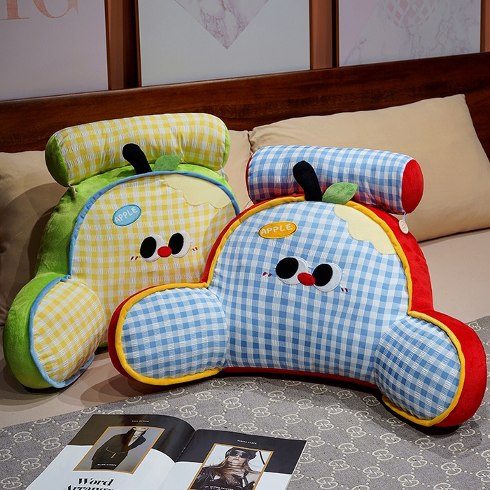 91家纺网 家纺一手货源 找家纺 仟亿莱 2025新款大眼苹果格子拥抱式腰靠 组合图仅做展示不可下单