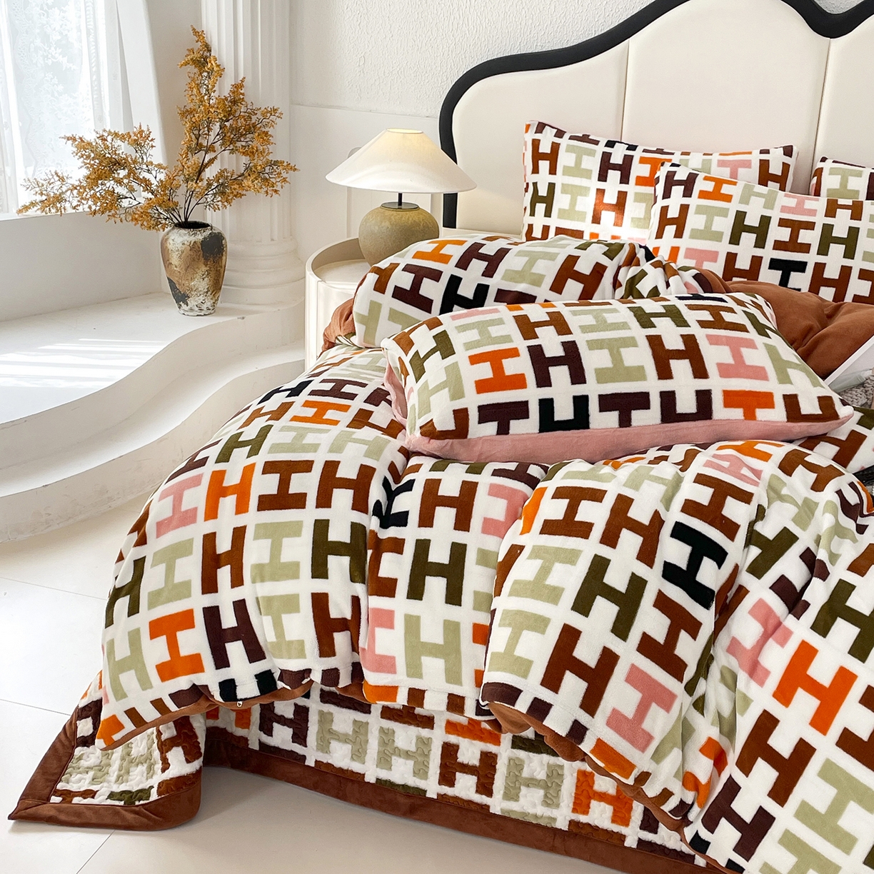 91家纺网 家纺一手货源 找家纺 大渔生活 2025新款牛奶绒印花床盖款四件套 爱马仕