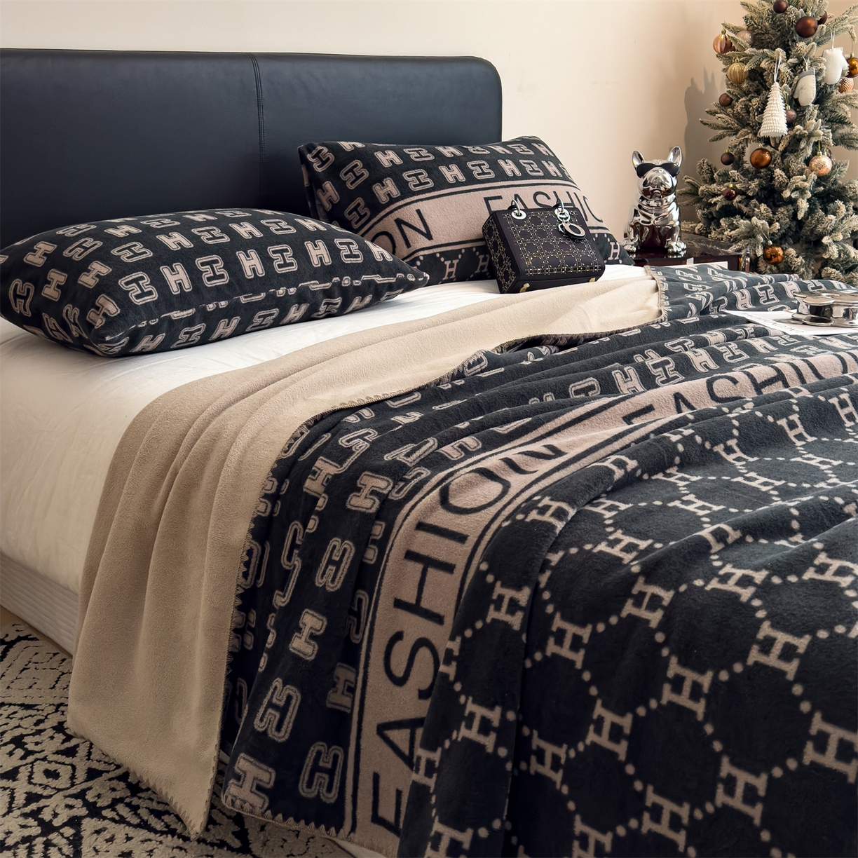 91家纺网 家纺一手货源 找家纺 慕木家纺 2025新款高克重印花仿羊绒双层毛毯毛毯毯子（可供跨境提供买家秀） H韵朝-黑