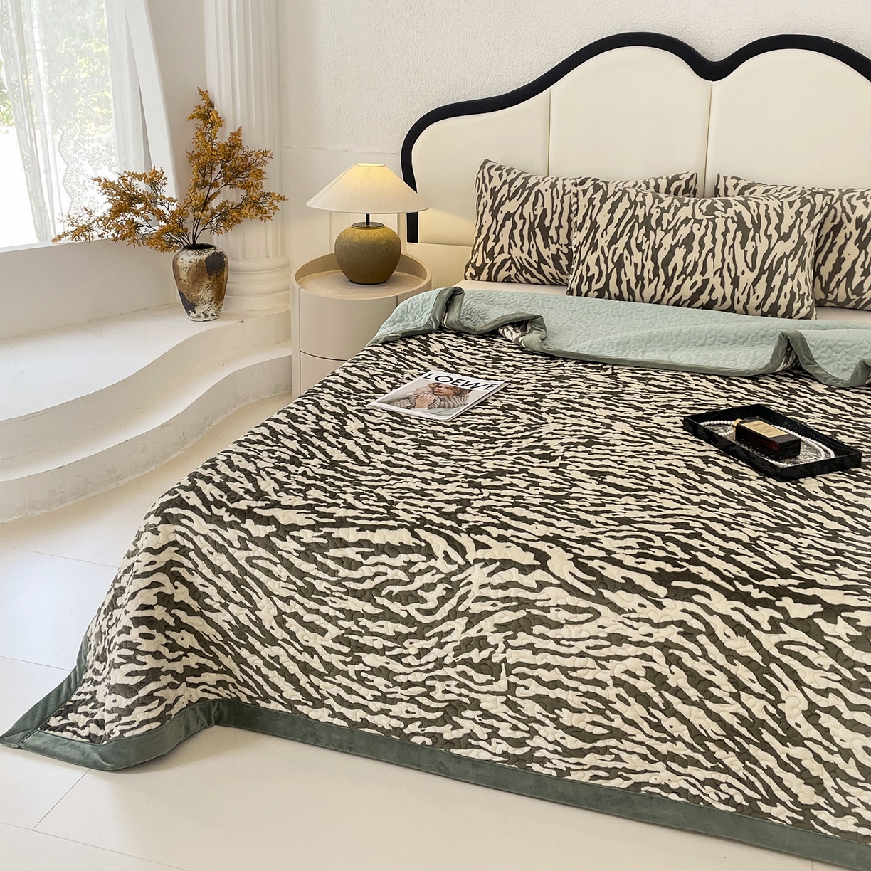 91家纺网 家纺一手货源 找家纺 大渔生活 2025新款牛奶绒印花床盖款四件套 豹纹诱惑 绿