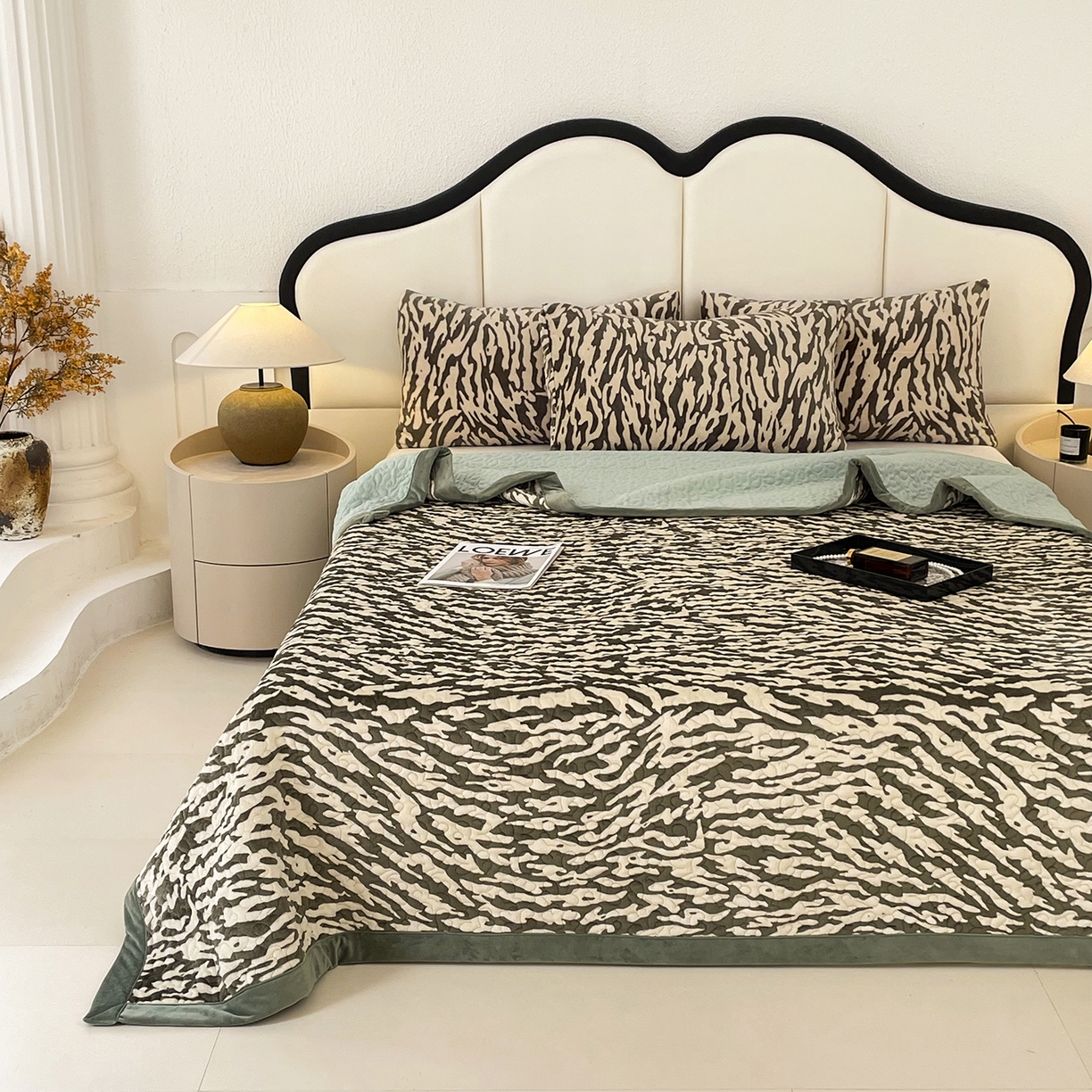 91家纺网 家纺一手货源 找家纺 大渔生活 2025新款牛奶绒印花床盖款四件套 豹纹诱惑 绿