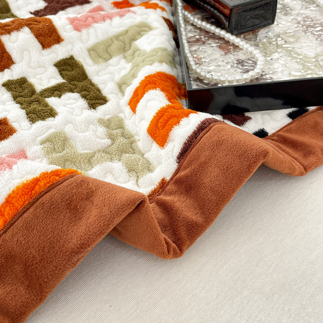 91家纺网 家纺一手货源 找家纺 大渔生活 2025新款牛奶绒印花床盖款四件套 爱马仕