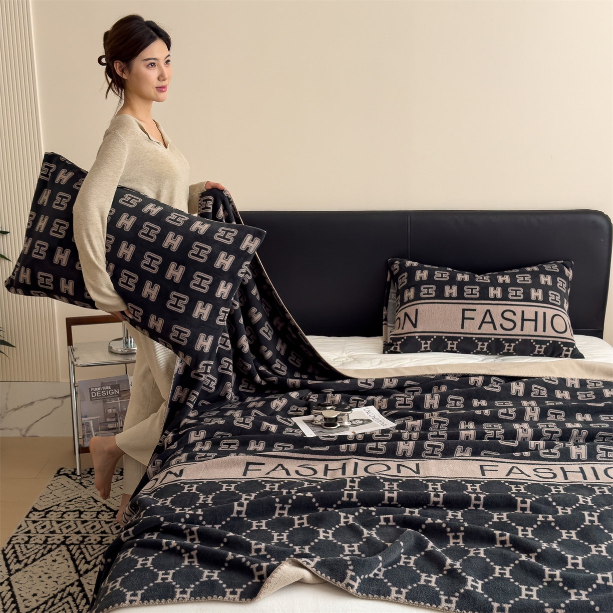 91家纺网 家纺一手货源 找家纺 慕木家纺 2025新款高克重印花仿羊绒双层毛毯毛毯毯子（可供跨境提供买家秀） H韵朝-黑