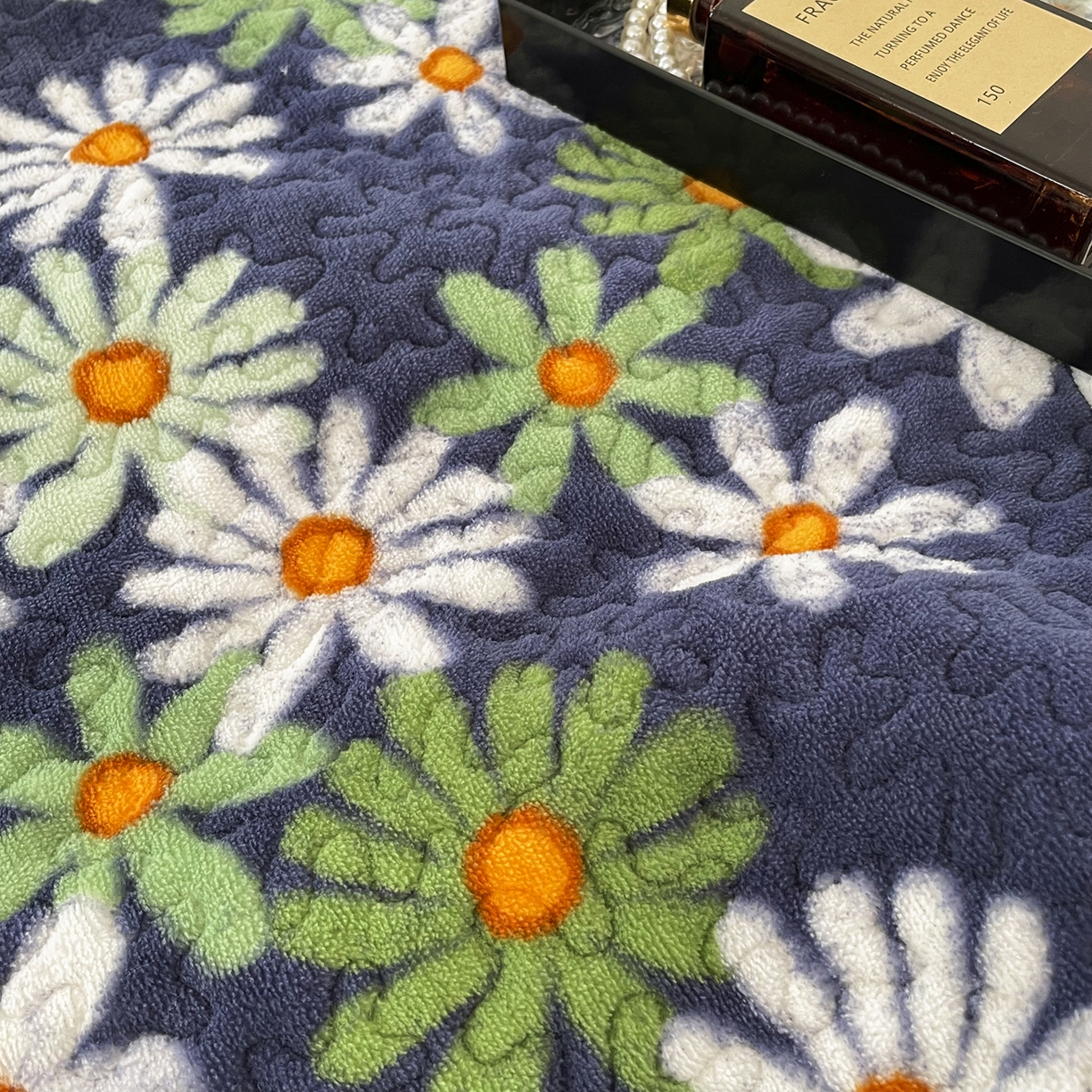 91家纺网 家纺一手货源 找家纺 大渔生活 2025新款牛奶绒印花床盖款四件套 秘密庄园