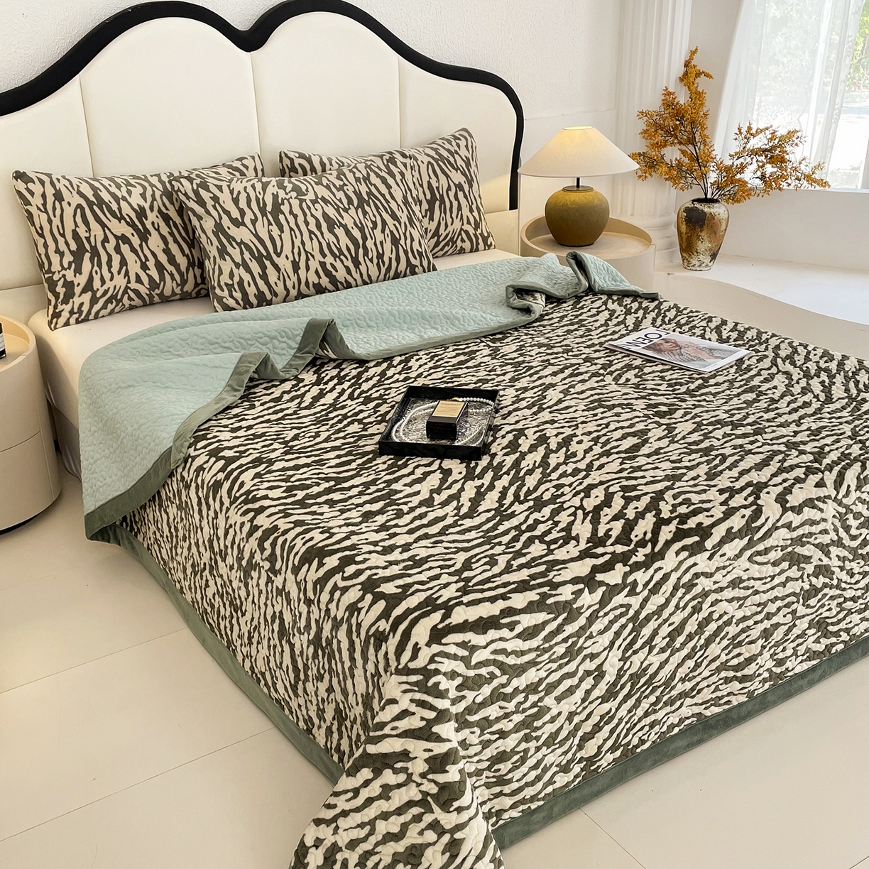 91家纺网 家纺一手货源 找家纺 大渔生活 2025新款牛奶绒印花床盖款四件套 豹纹诱惑 绿
