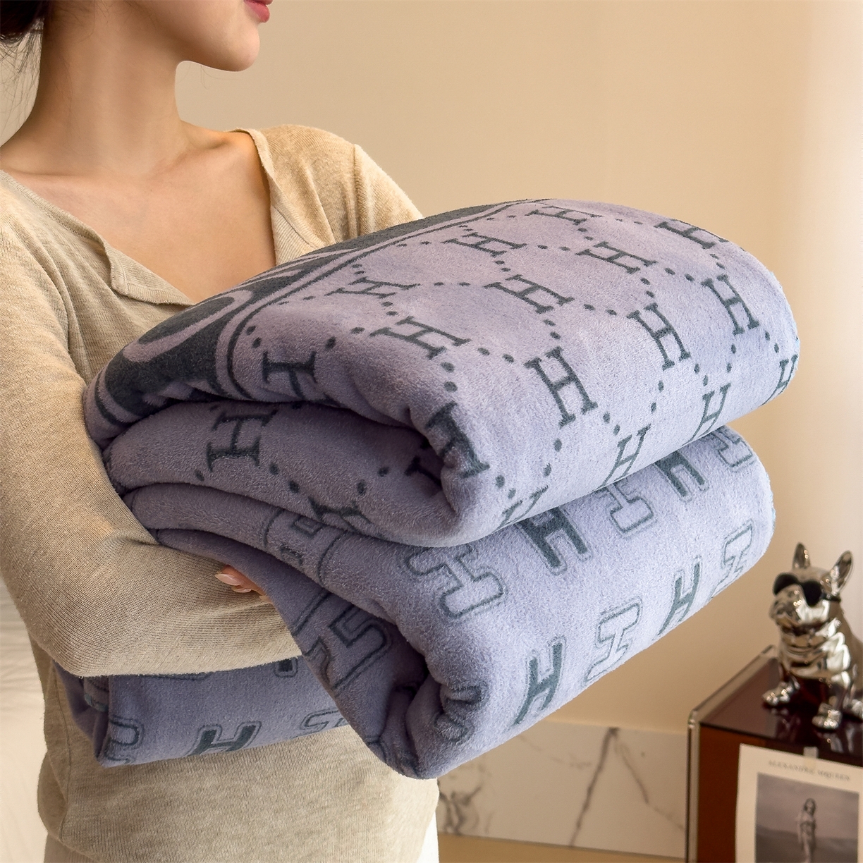 91家纺网 家纺一手货源 找家纺 慕木家纺 2025新款高克重印花仿羊绒双层毛毯毛毯毯子（可供跨境提供买家秀） H韵朝-灰