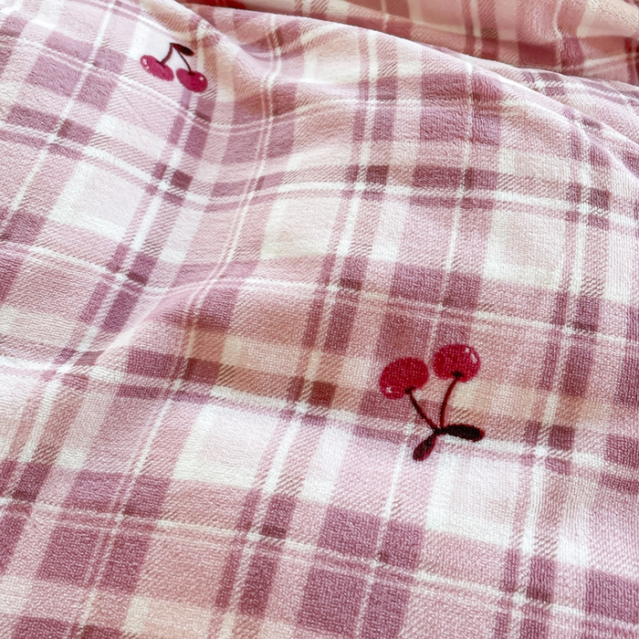 91家纺网 家纺一手货源 找家纺 弗苓家纺 2025新款加厚保暖双面牛奶绒四件套 樱桃红