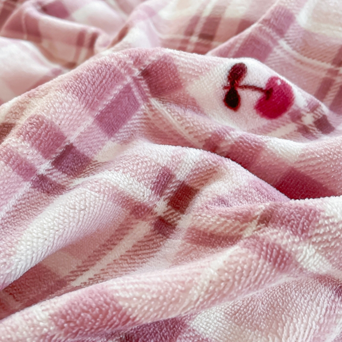 91家纺网 家纺一手货源 找家纺 弗苓家纺 2025新款加厚保暖双面牛奶绒四件套 樱桃红