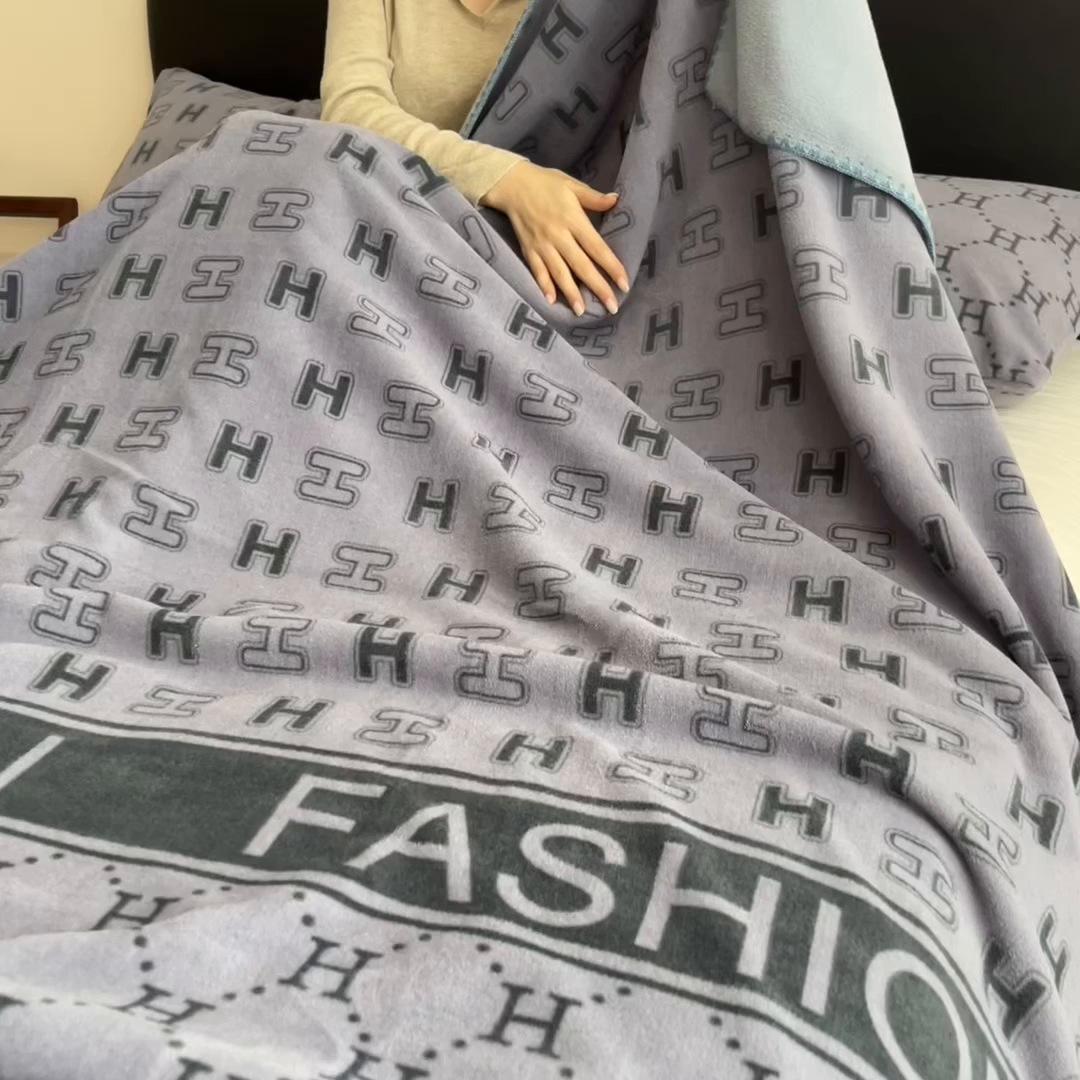 91家纺网 家纺一手货源 找家纺 慕木家纺 2025新款高克重印花仿羊绒双层毛毯毛毯毯子（可供跨境提供买家秀） H韵朝-灰