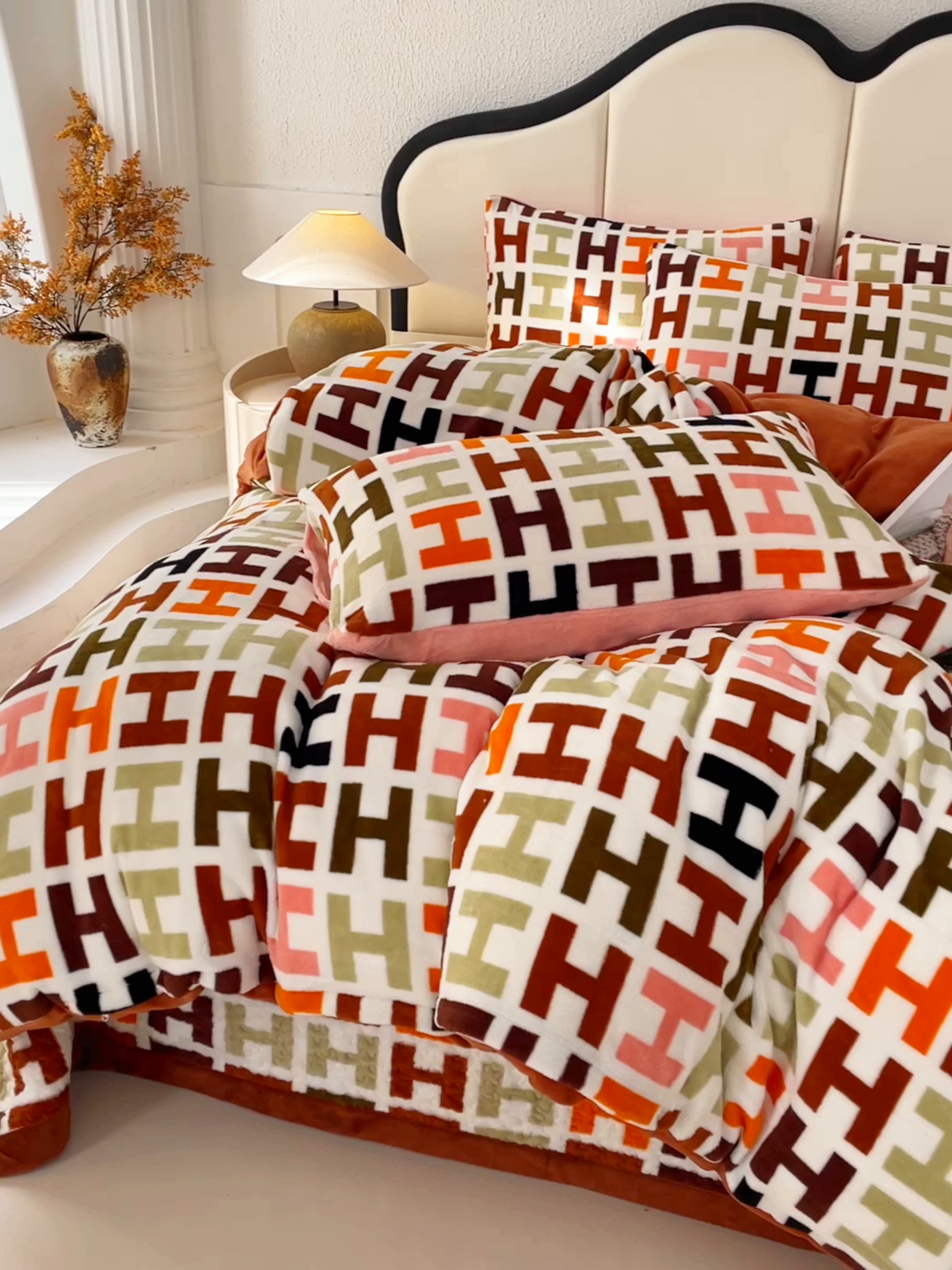 91家纺网 家纺一手货源 找家纺 大渔生活 2025新款牛奶绒印花床盖款四件套 爱马仕