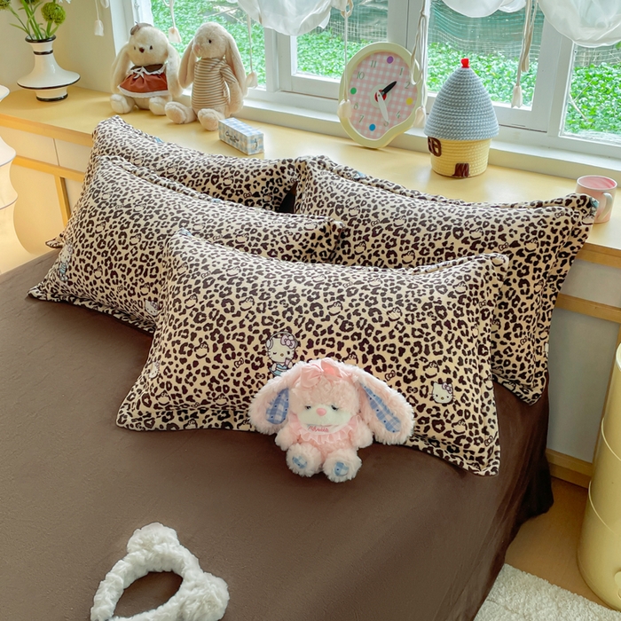 91家纺网 家纺一手货源 找家纺 弗苓家纺 2025新款加厚保暖双面牛奶绒四件套 豹纹KT- 咖