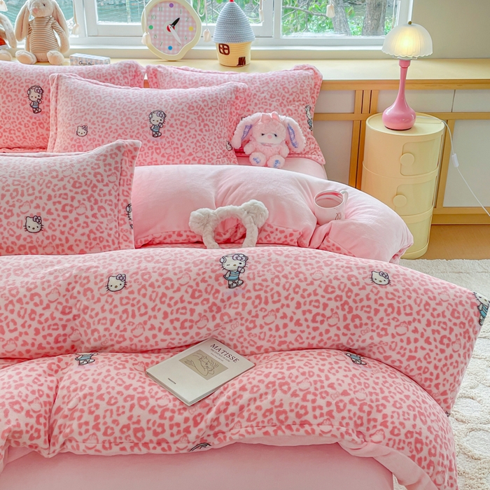 91家纺网 家纺一手货源 找家纺 弗苓家纺 2025新款加厚保暖双面牛奶绒四件套 豹纹KT-粉