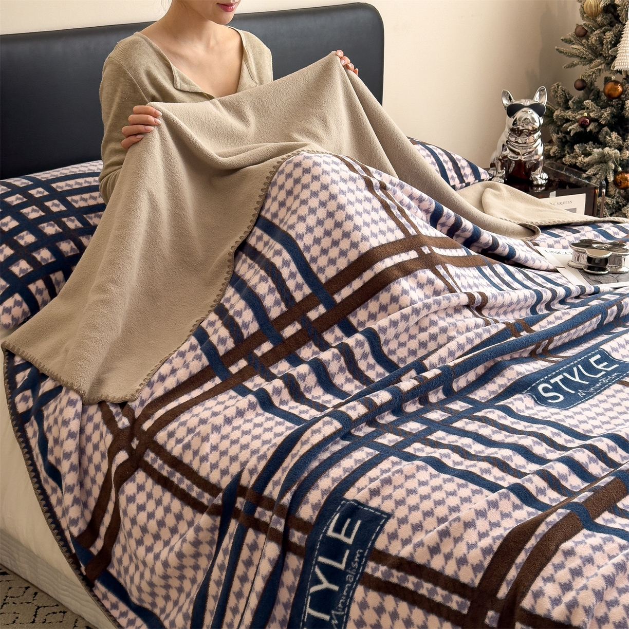 91家纺网 家纺一手货源 找家纺 慕木家纺 2025新款高克重印花仿羊绒双层毛毯毛毯毯子（可供跨境提供买家秀） 都市织梦-粉