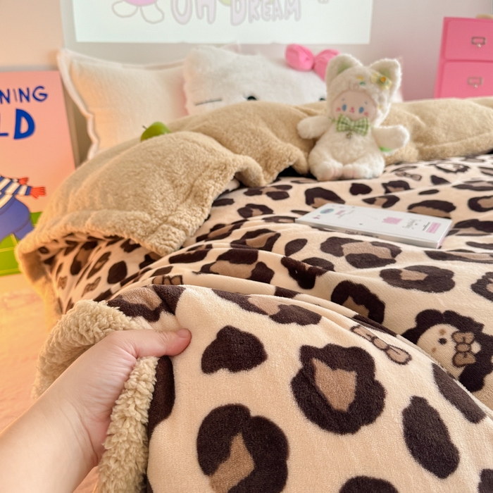 91家纺网 家纺一手货源 找家纺 艾特你 2025新款多功能羊羔绒牛奶绒单毛毯单被套 羊-豹纹公主