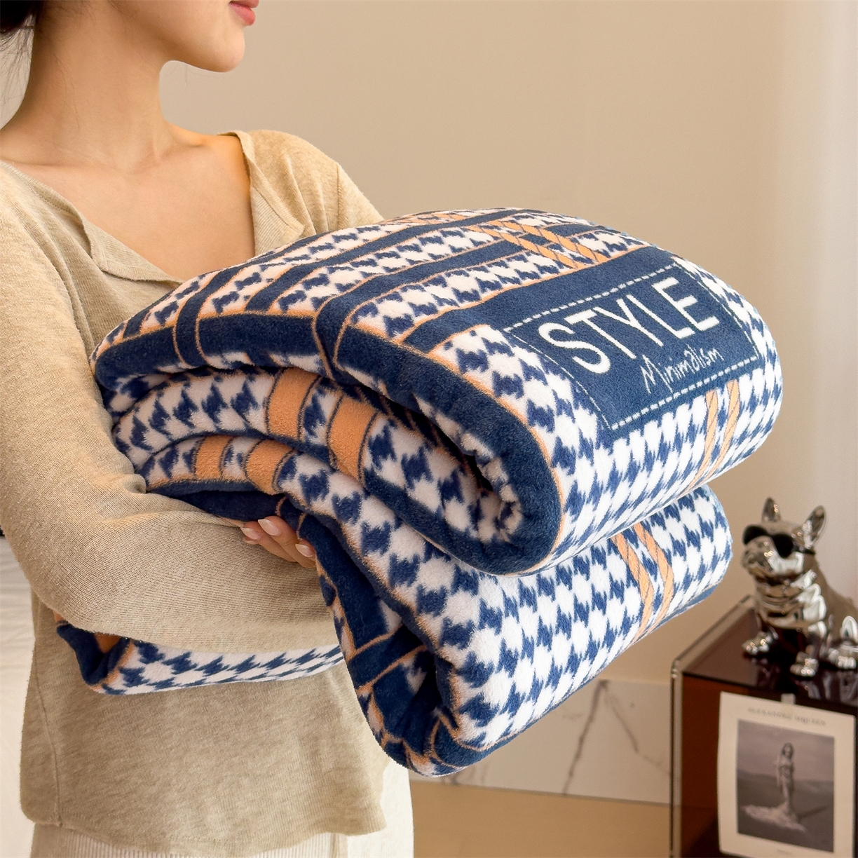 91家纺网 家纺一手货源 找家纺 慕木家纺 2025新款高克重印花仿羊绒双层毛毯毛毯毯子（可供跨境提供买家秀） 都市织梦-蓝