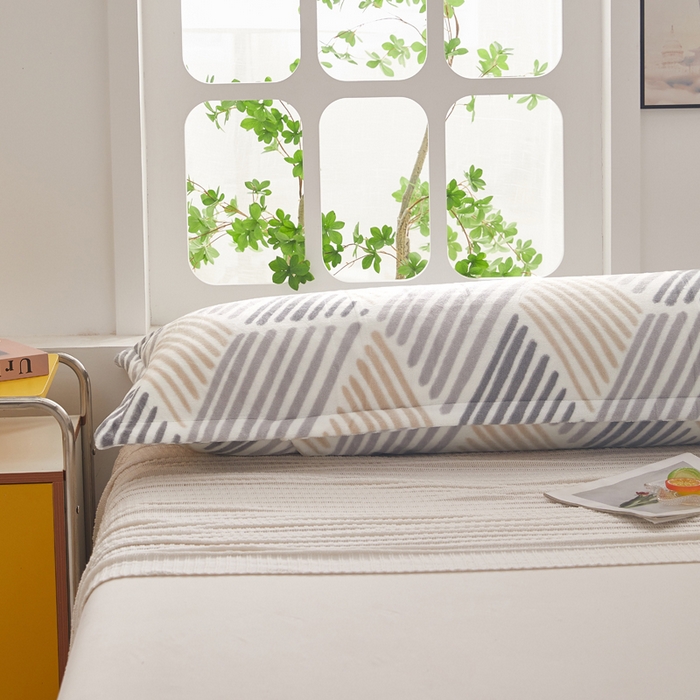 91家纺网 家纺一手货源 找家纺 翎盈家纺 2025新款冬季小清新牛奶绒双人枕套 柏拉图灰