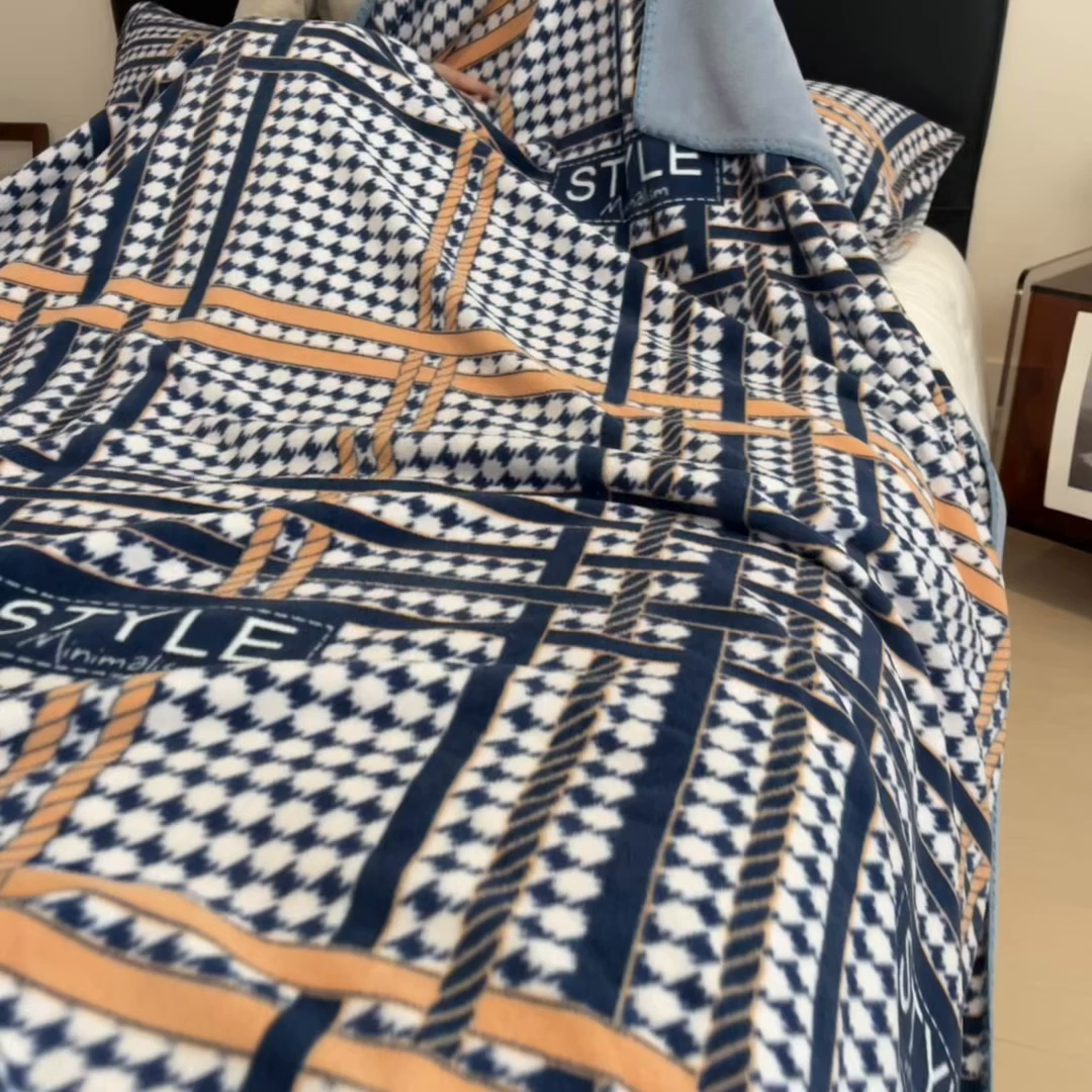 91家纺网 家纺一手货源 找家纺 慕木家纺 2025新款高克重印花仿羊绒双层毛毯毛毯毯子（可供跨境提供买家秀） 都市织梦-蓝