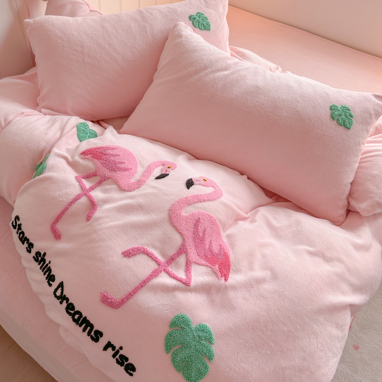 91家纺网 家纺一手货源 找家纺 （总）优卡迪家纺馆 2025新款牛奶绒毛巾绣四件套 下载文件包含买家秀