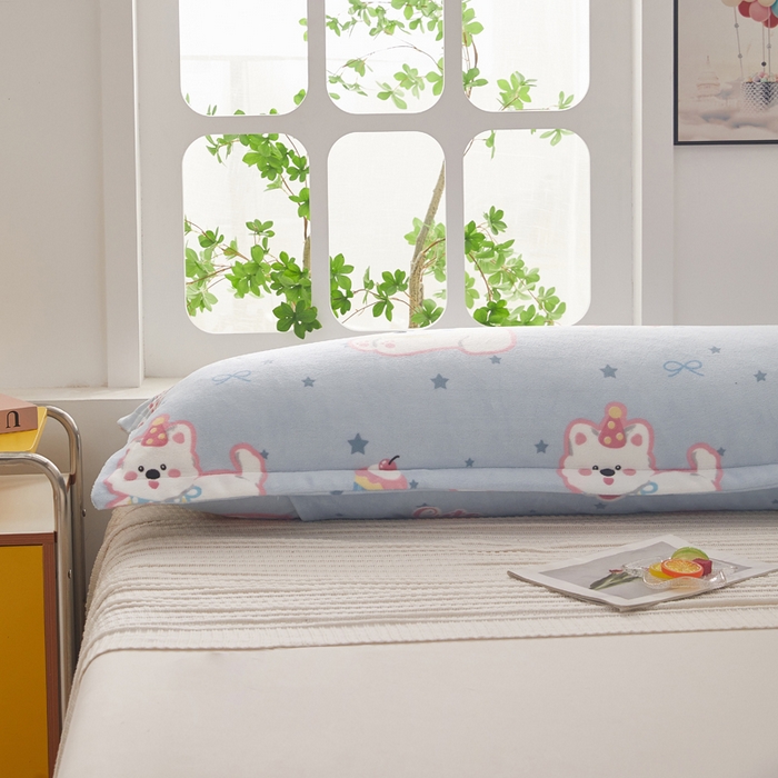 91家纺网 家纺一手货源 找家纺 翎盈家纺 2025新款冬季小清新牛奶绒双人枕套 比尔狗蓝