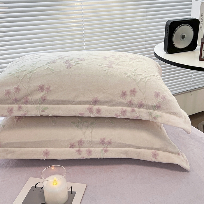 91家纺网 家纺一手货源 找家纺 寐居家纺 2025新款3D烂花牛奶绒四件套 花想容-米白