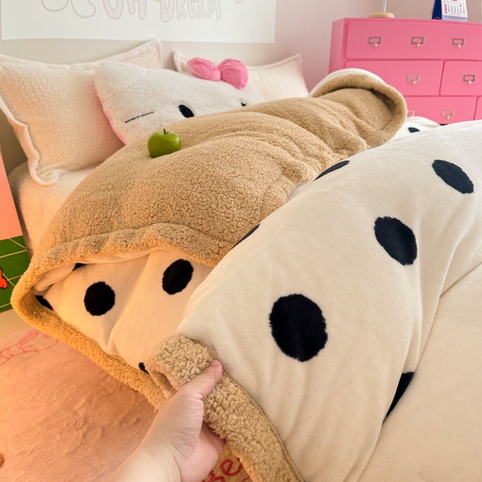 91家纺网 家纺一手货源 找家纺 艾特你 2025新款多功能羊羔绒牛奶绒单毛毯单被套 羊-初见