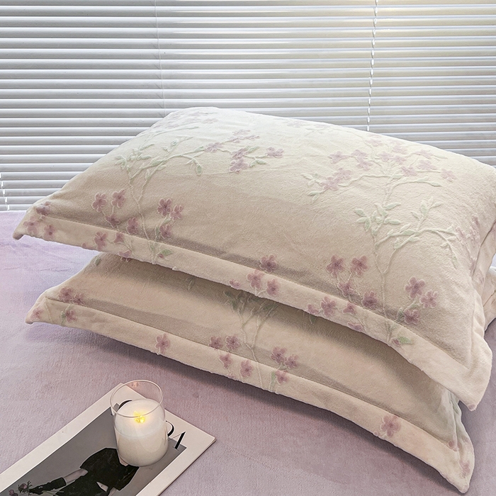 91家纺网 家纺一手货源 找家纺 寐居家纺 2025新款3D烂花牛奶绒四件套 花想容-米白