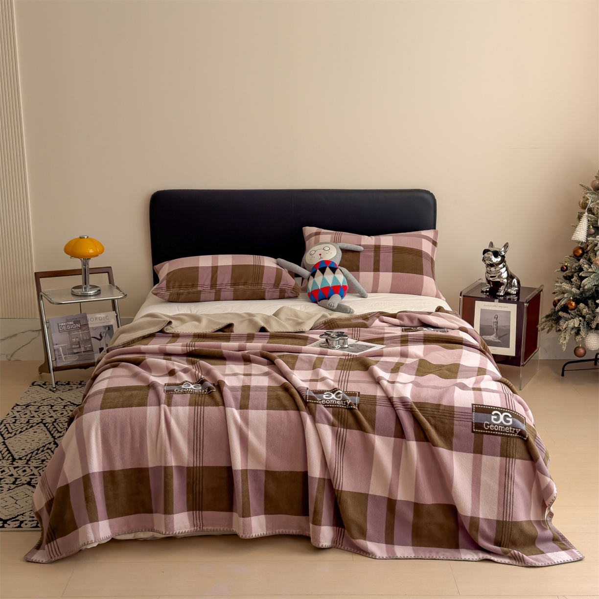 91家纺网 家纺一手货源 找家纺 慕木家纺 2025新款高克重印花仿羊绒双层毛毯毛毯毯子（可供跨境提供买家秀） 粉棕格章