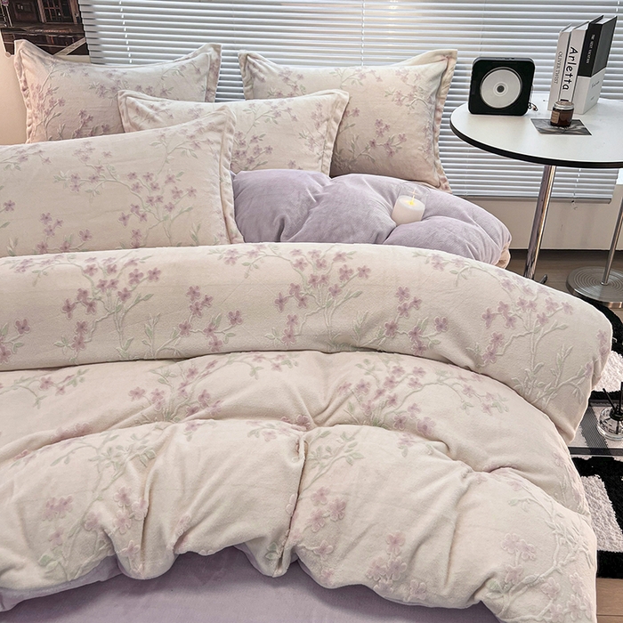 91家纺网 家纺一手货源 找家纺 寐居家纺 2025新款3D烂花牛奶绒四件套 花想容-米白