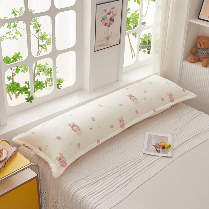 91家纺网 家纺一手货源 找家纺 翎盈家纺 2025新款冬季小清新牛奶绒双人枕套 草莓萌宝